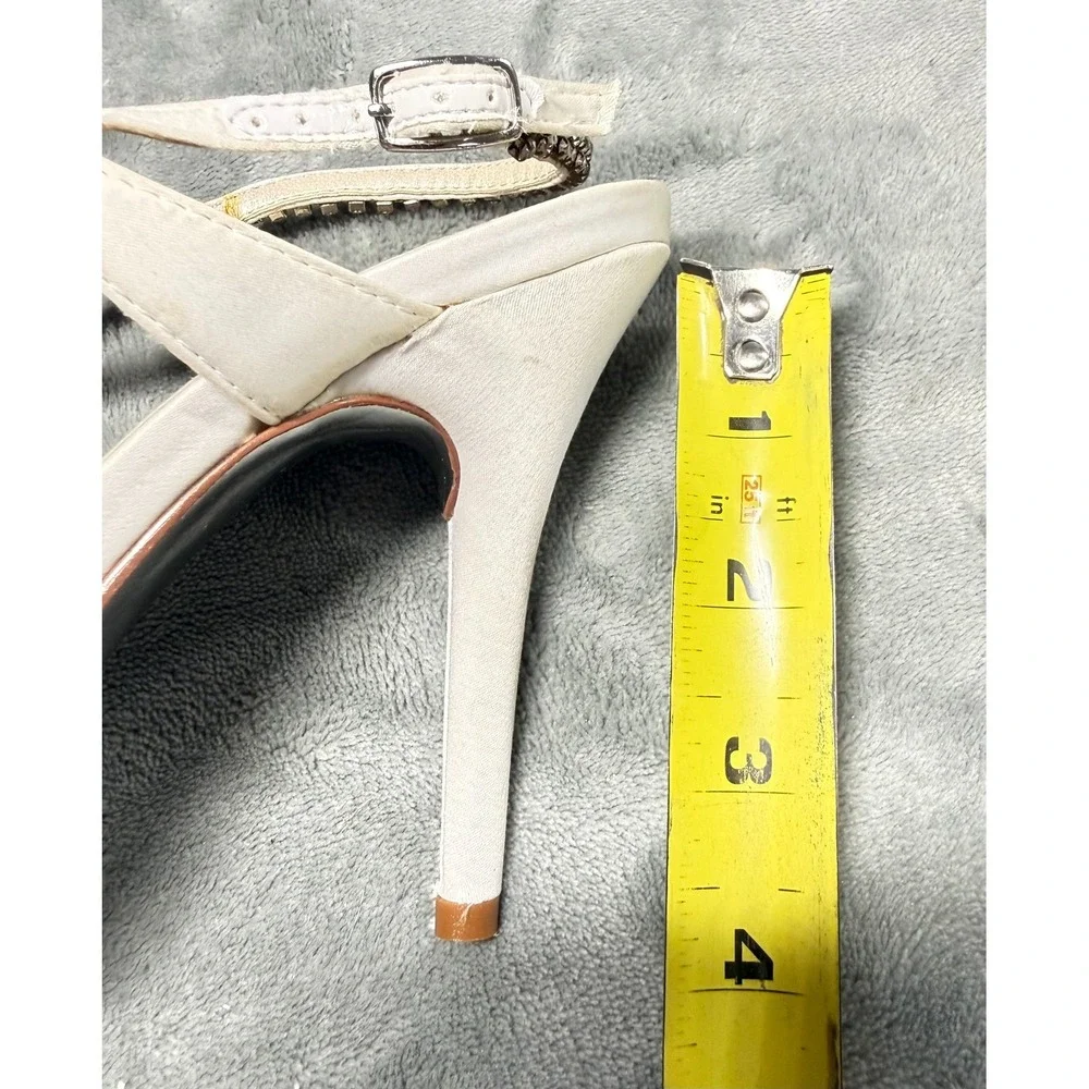 E Live From The Red Carpet Wallis Womens 6.5 White Satin Rhinestone Sandals